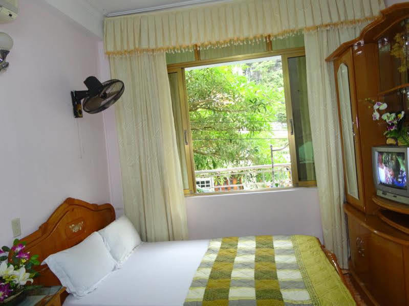 Cat Ba Hostel Cat Ba Island Екстер'єр фото